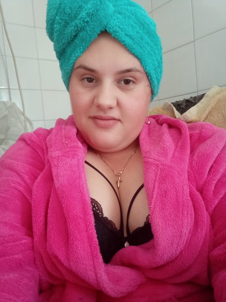 Mihaela adult model picture