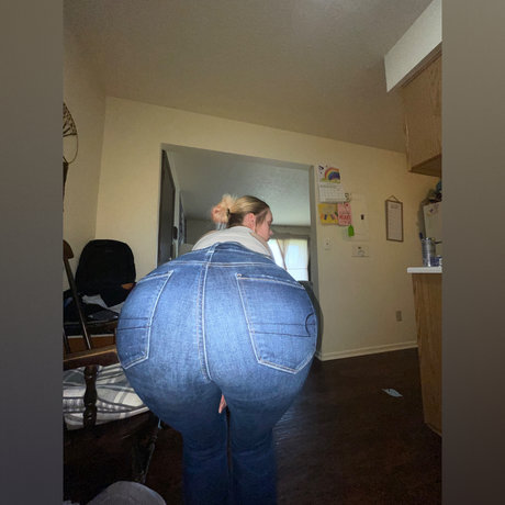 Toris World naked pornstar pic