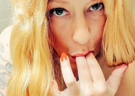 Liana the Italian Stallion_ nudes model pictures