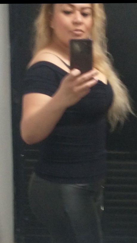 DayanaGC pretty pornstar gallery