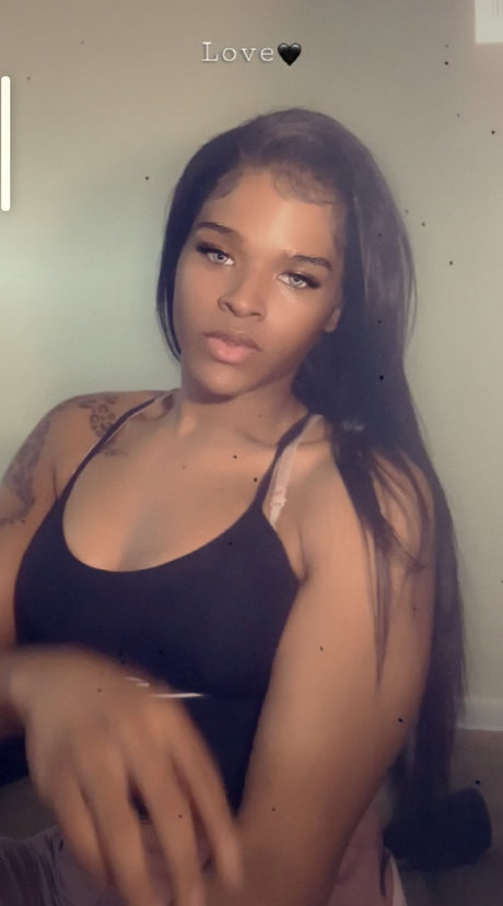 FaZella Morris model exclusive img