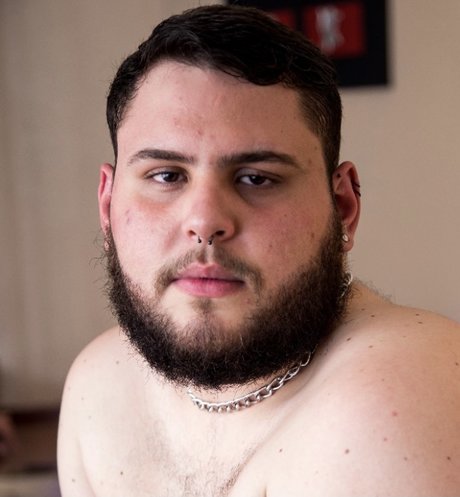 Schne Bear star exclusive photos