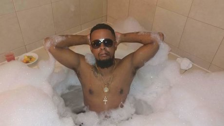 MoorMoneyDa40 star hot archive