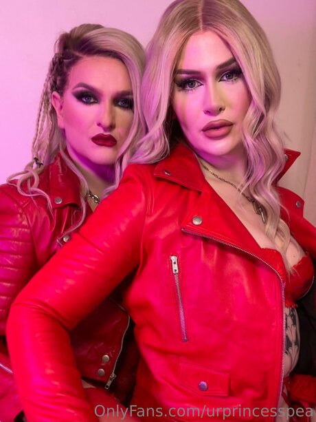 Mummy Hung British TS pornstar nudes pics