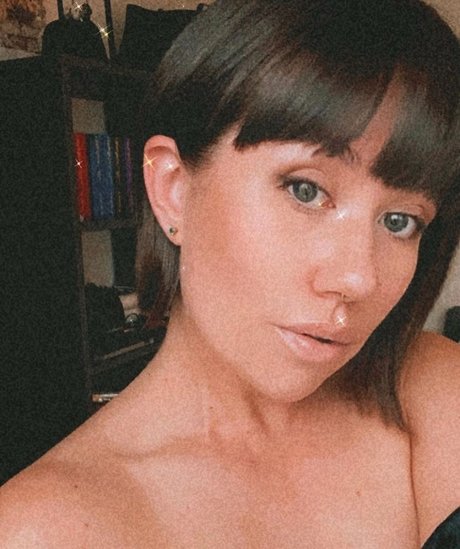 BouLingerie nudes star photo