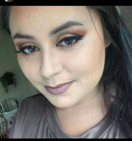 Poisonoustemptaion model pics