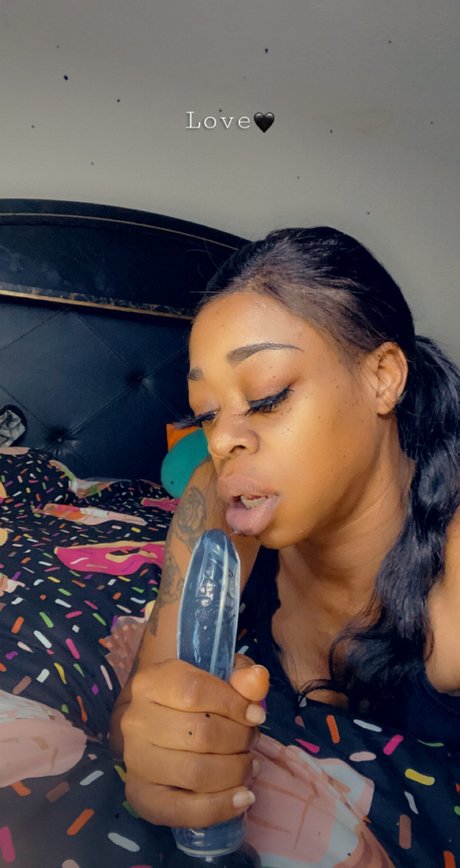 UrFantsyMistress model nude img