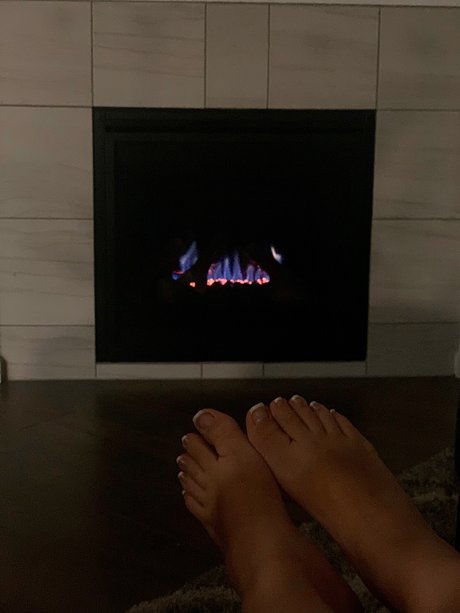 Cutietoes model hd image