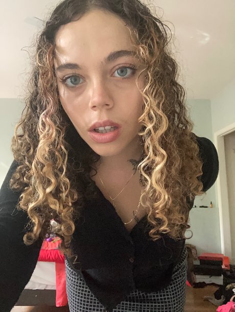 Shortandsweet666 naked model pic