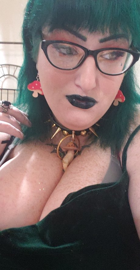 SuccuB1tch exclusive star pic