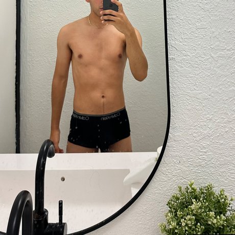 Leduar pretty model photo