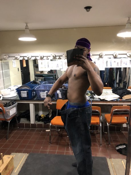 wavey J nude model image