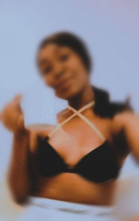 The Spanish Intern star pretty photos