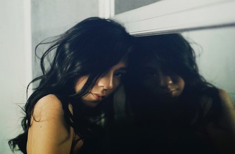 Vixenvsxi model adult photo