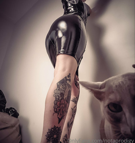 Notaprodigy sexy actress pic