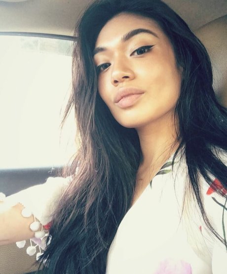 Reyna Morena top model picture