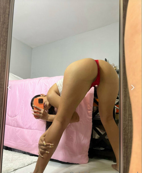 petite girls onlyfans top picture