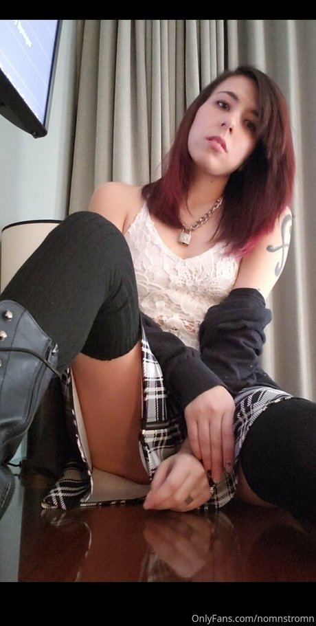 Nomnstromn model nude photos