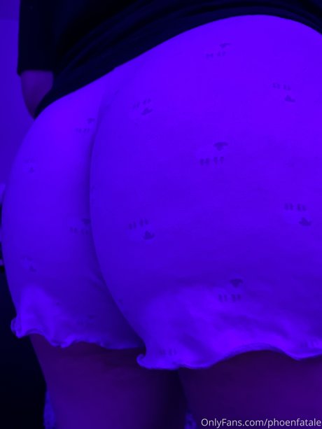 Phoenfatale model photo