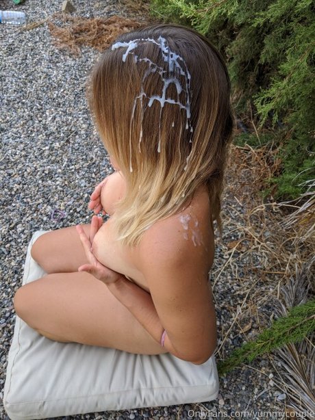 Yummy Couple erotic actress pics