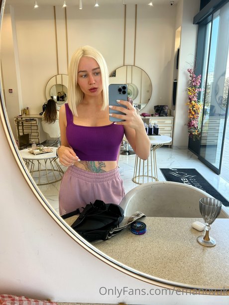 Ema Novak pretty model pics