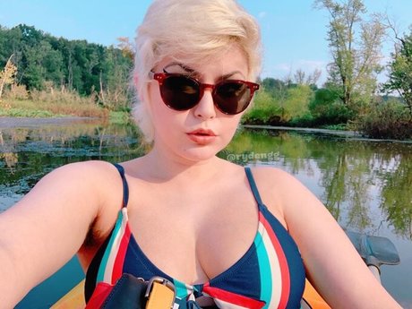 Ryden Armani hd pornstar img