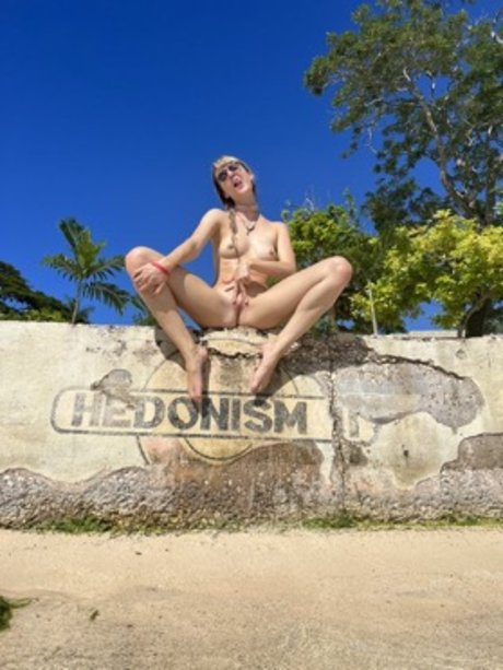 KittenwithFangs star photos