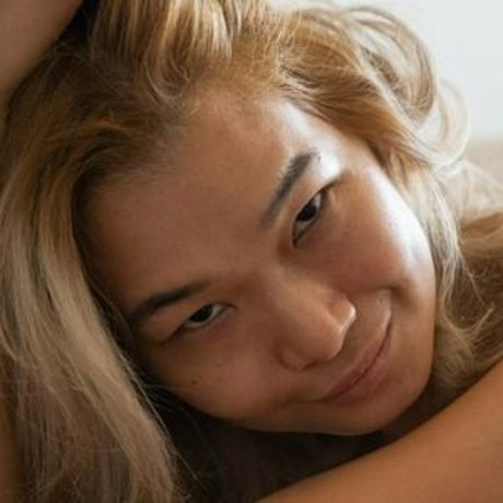 TickyPose exclusive model pic