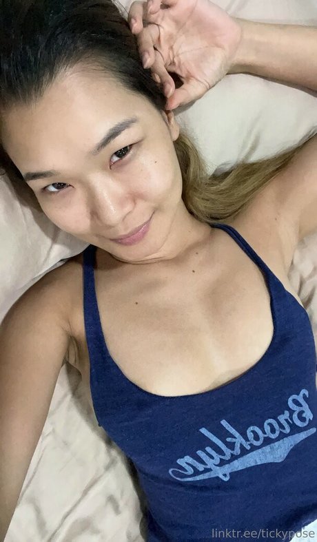 TickyPose exclusive actress photo