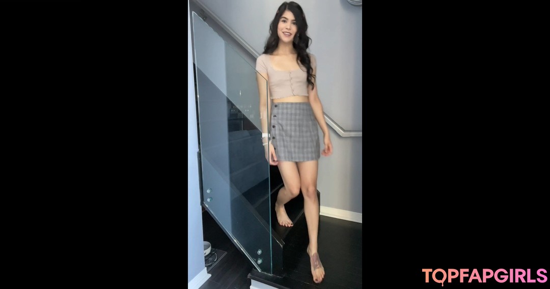 RorrieGomez star adult pics