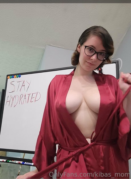 Kibas Mom top actress gallery