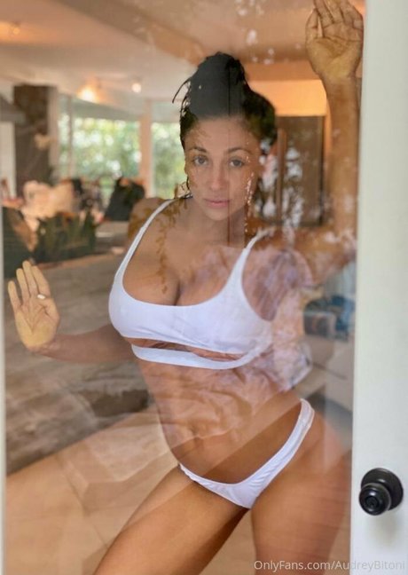 Audrey Bitoni model pretty image