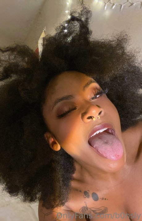 B0nsly nude actress galleries