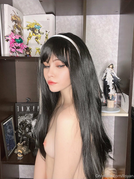 Lisyan Fox star erotic pictures