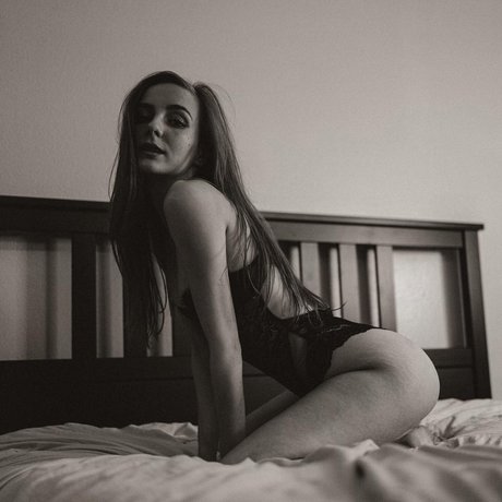 Kat ONLINE NOW pornstar nudes archive