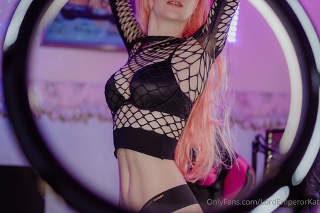 Kat ONLINE NOW perfect actress img