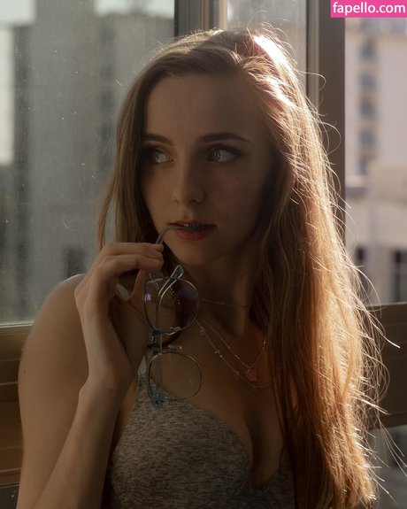 Kat ONLINE NOW pretty star gallery