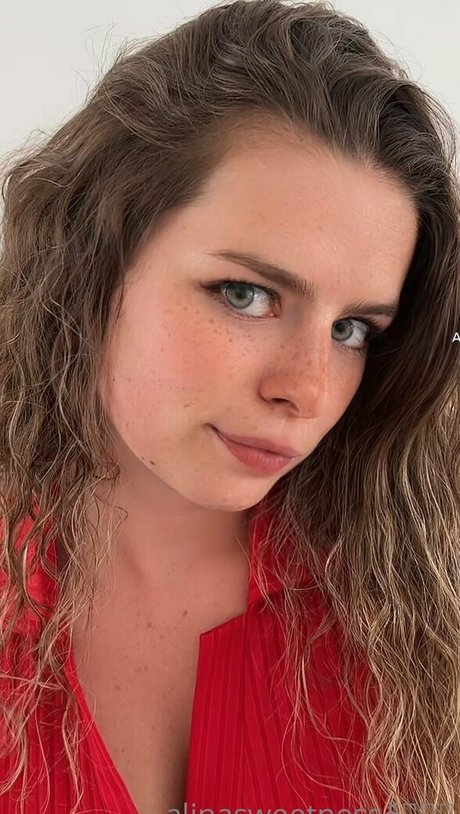 alinasweetness model beautiful photo