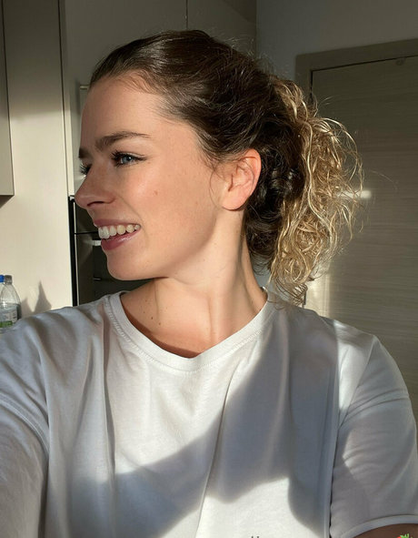 alinasweetness pretty pornstar image