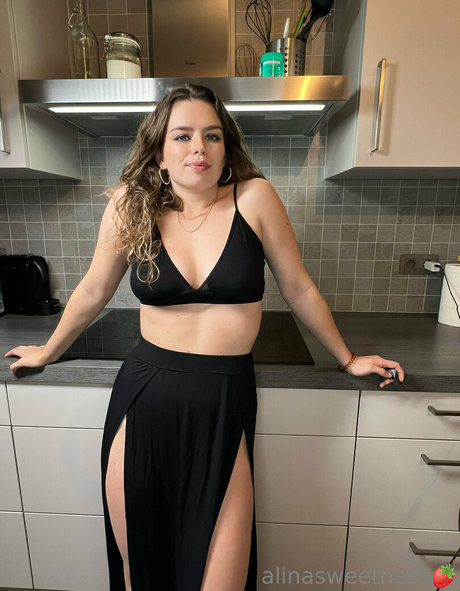 alinasweetness naked actress photo