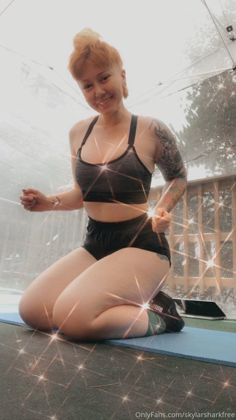 Skylarshark beautiful model image