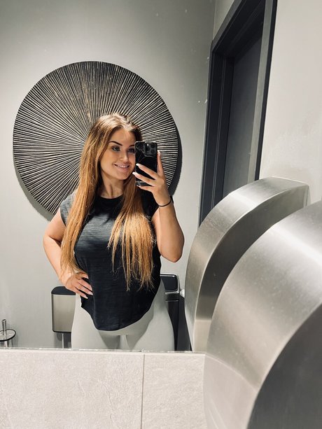 Scream Queen star galleries