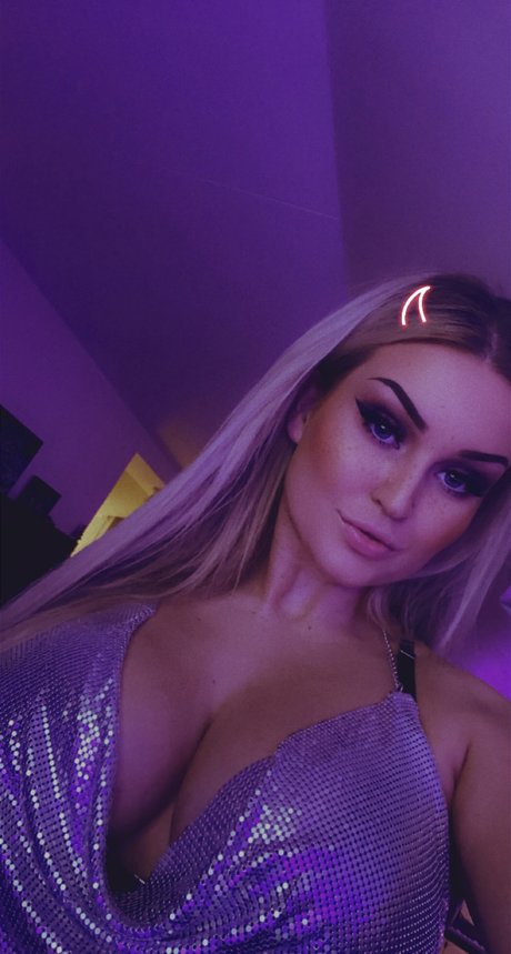 Scream Queen model erotic images