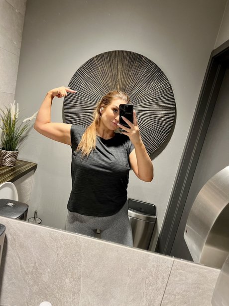 Scream Queen exclusive pornstar pictures