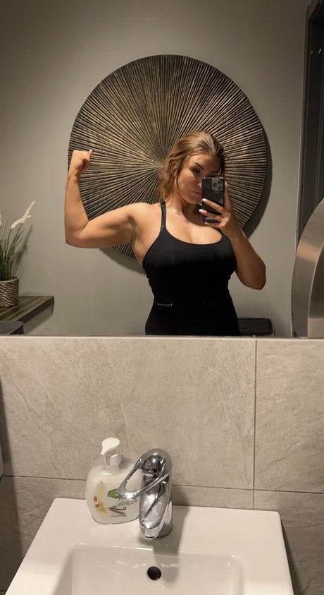 Scream Queen star hd archive