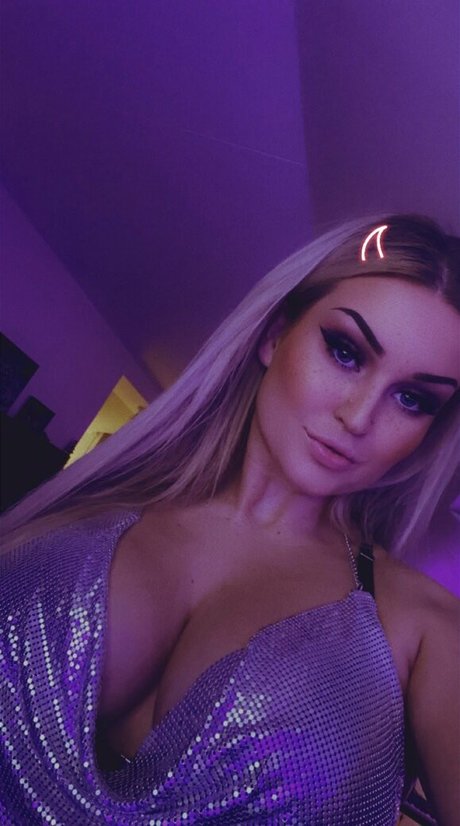 Scream Queen model beautiful photos