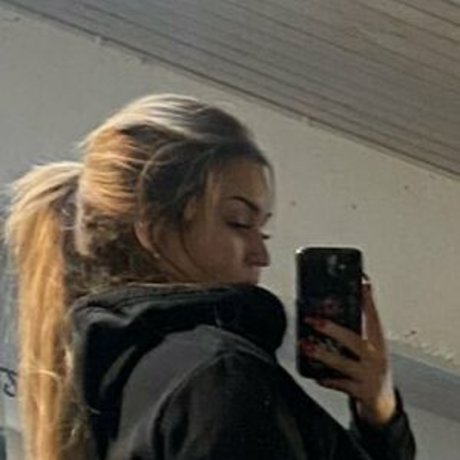 Scream Queen sexy model picture