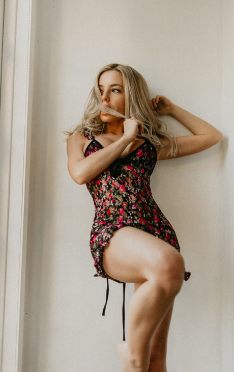 Emma Kotos model adult pictures