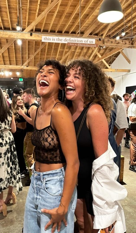 Sydney Park model nice photos