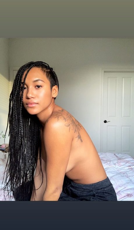Sydney Park nude star pic
